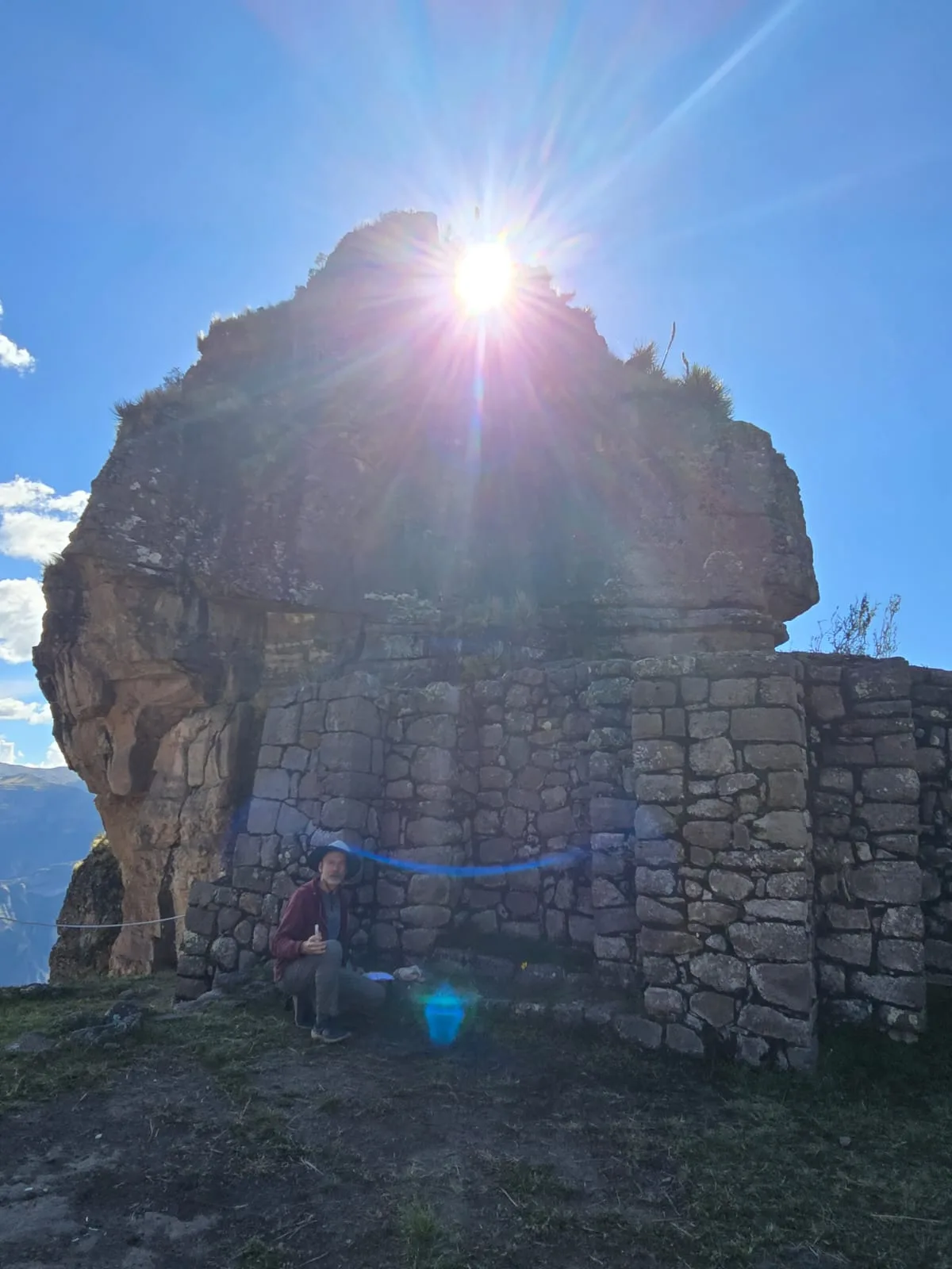 Sunlit Andean rock sanctuary for a Pachamama ceremony